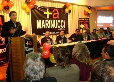 Campa�a en la primera secci�n: Massa camin� Mor�n e Ituzaing�