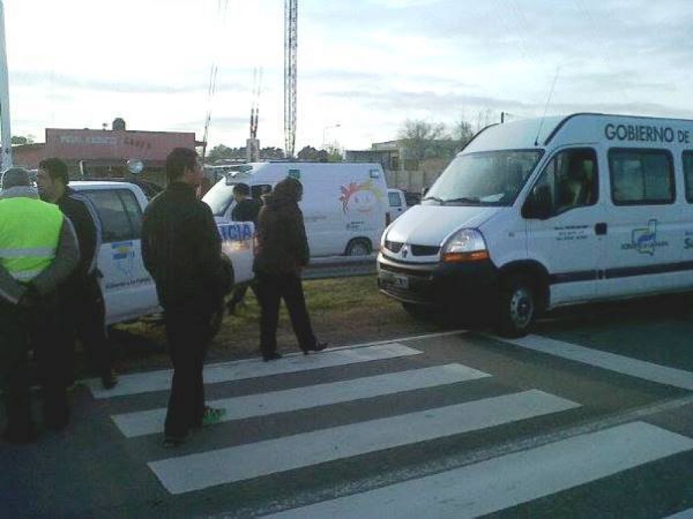 Demoran ambulancia con pacientes por falta de papeles