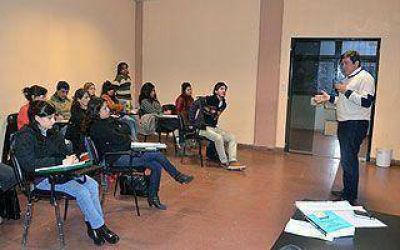 Mariotto disert� sobre medios en la Universidad de Lomas