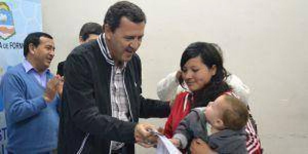 Entregaron tarjetas sociales en Tacaagl�