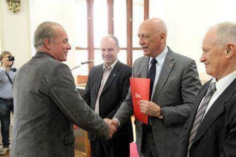 Bonfatti entreg� aportes para c�maras de seguridad