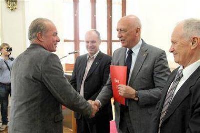 Bonfatti entreg� aportes para c�maras de seguridad