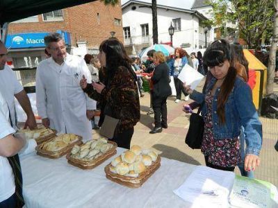 M�s de mil personas se hicieron controles de salud gratuitos en la v�a p�blica
