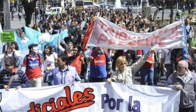 Hoy y ma�ana, paro y carpa de los judiciales