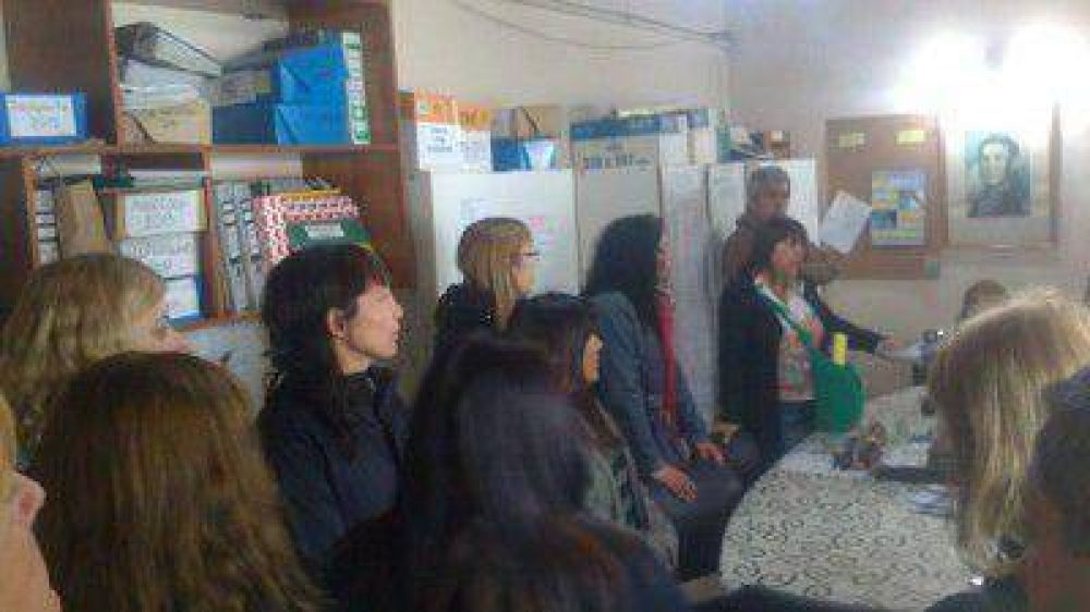 Conflicto docente: Protesta Gremial por salarios adeudados