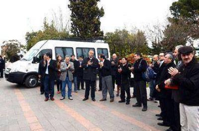 Buzzi entreg� minibuses para escuelas de Gobernador Costa y Trevelin