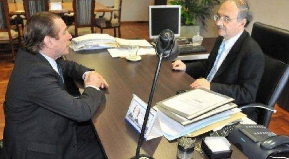 Bacileff Ivanoff celebr� el acuerdo con la UNNE para Castelli
