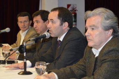 Daniel Arroyo y Lucas Fiorini hablaron sobre los j�venes, el trabajo formal y la educaci�n