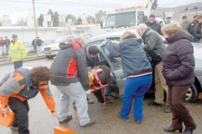Dos mujeres lesionadas en otra fuerte colisi�n en Kennedy y Olavarr�a