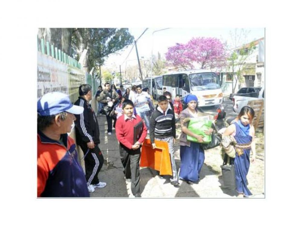 La feria qued� inaugurada con la llegada de los protagonistas