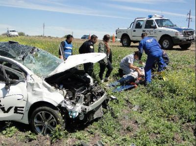Otro despiste en la ruta 14: un auto mordi� la banquina y dio varios vuelcos y trompos