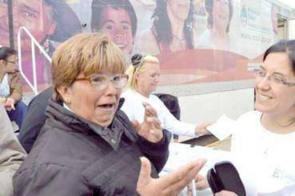 Concluir� en Paran� con 16 mil anteojos entregados