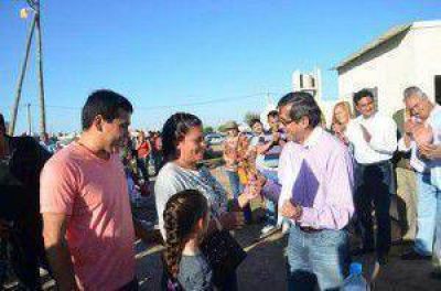 Entregaron nuevas viviendas en el B� Sa�l Ubaldini
