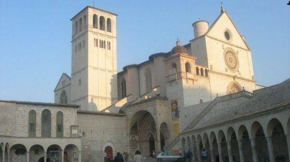 R�cord de peregrinos a As�s en espera del Papa