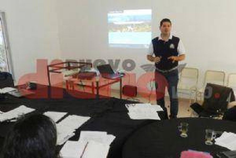 Emprendedores reciben capacitaci�n en la UNSE