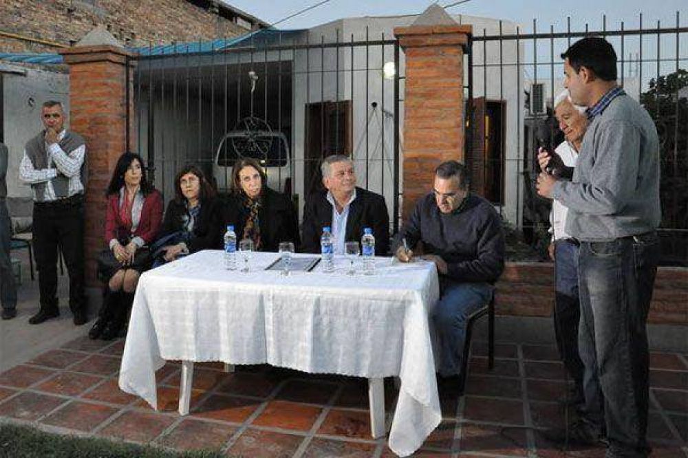Infante se reuni� con vecinos del barrio Mariano Moreno