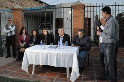 Infante se reuni� con vecinos del barrio Mariano Moreno