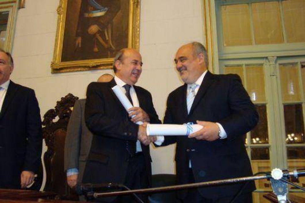 Otro gui�o de Ricardo a Naci�n, y m�s gestiones por fondos "trabados"