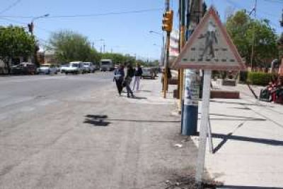 Ensanchan paraderos de colectivos, por seguridad
