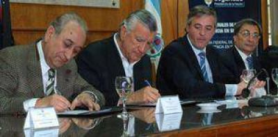 Acordaron cooperaci�n y asistencia con la Naci�n	