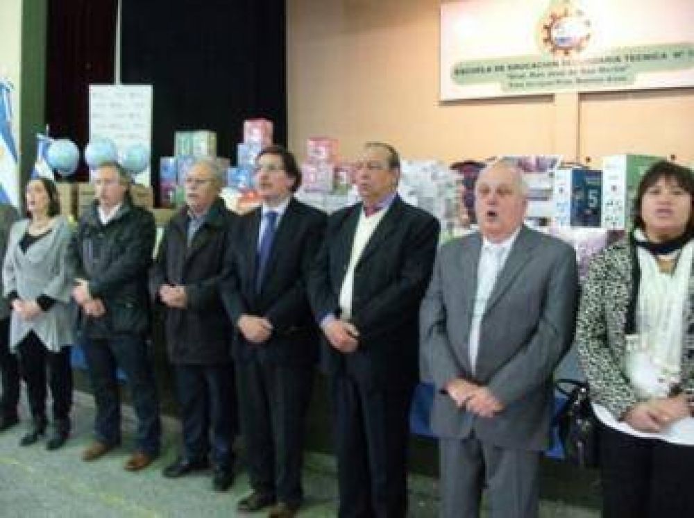 Sileoni se comprometi� a gestionar por la Escuela 502