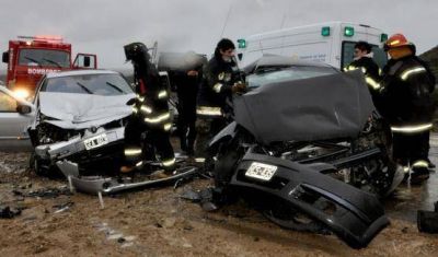 Un muerto y tres heridos en un accidente vehicular