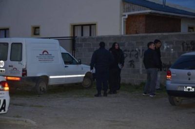 Roban $ 2.000 en efectivo y documentaci�n varia de un auto