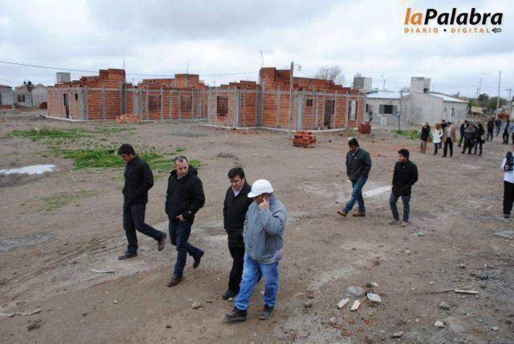 Garc�s afirm� que �la obra de 77 viviendas tiene un 60 % de avance�