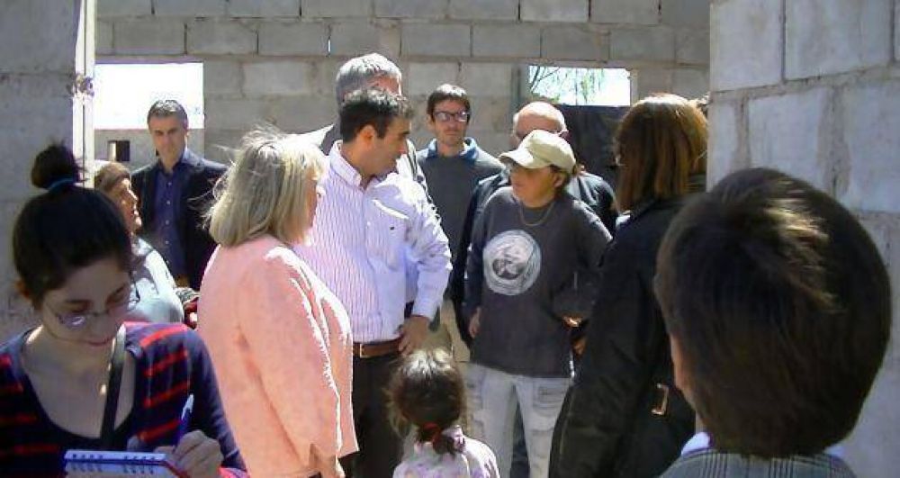 El ministro Hissa visit� el barrio Estrella del Sur