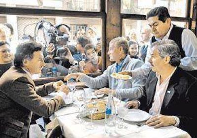 Macri, De Narv�ez y Sol�: jam�n serrano y tortilla para mostrar que no hay roces