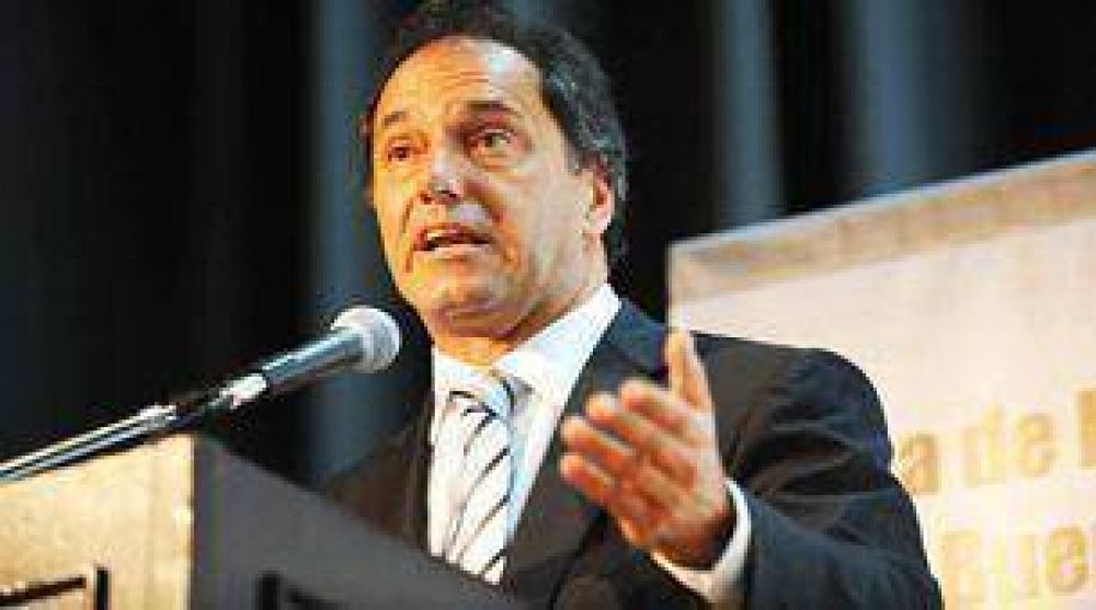 "Dicen que tienen soluciones, pero no saben qu� hacer", opin� Scioli