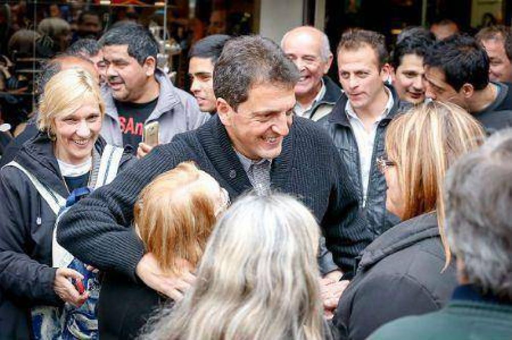 Sergio Massa recorri� Mor�n e Ituzaing�