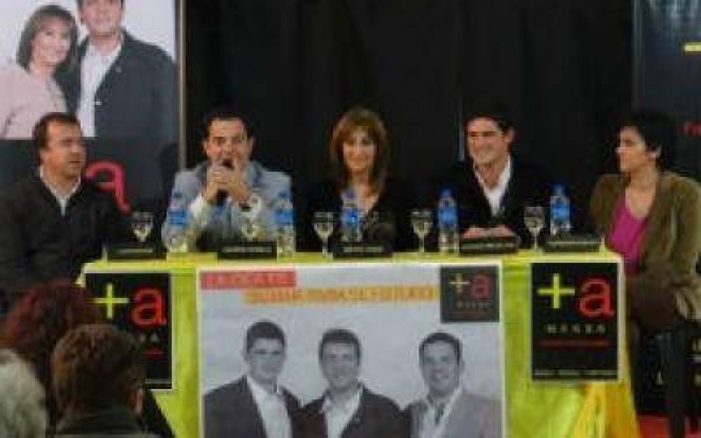 Mirtha Tundis y Lisandro Bonelli recorrieron Z�rate, Ramallo y San Nicol�s