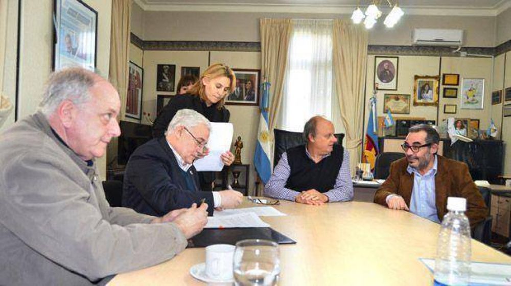 Municipio y Universidad firmaron un convenio para continuar capacitando a los vecinalistas