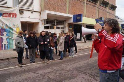 Se realiz� una manifestaci�n docente por salarios adeudados y otros reclamos 