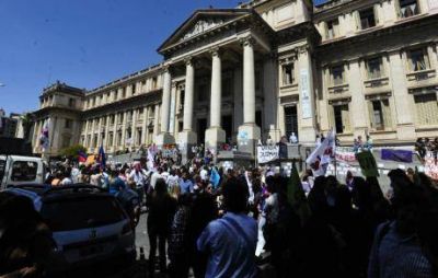 Segundo d�a consecutivo de paro en Tribunales