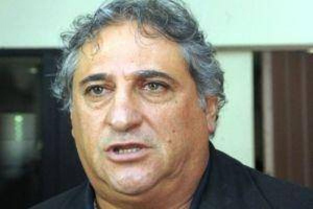 El diputado Guaym�s embisti� contra Fortuny y Posadas