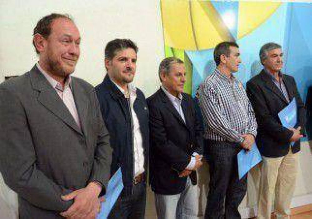 Quiroga oficializ� cambios en el gabinete 