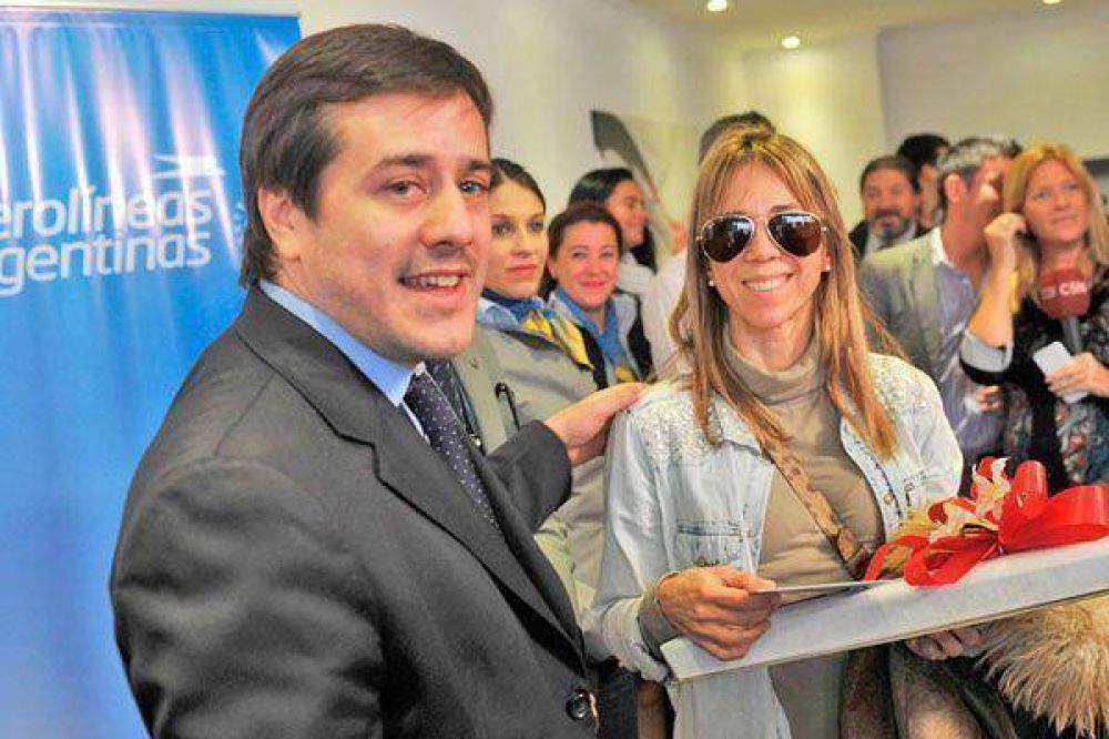 Premiaron a santiague�a por ser la pasajera seis millones de Aerol�neas