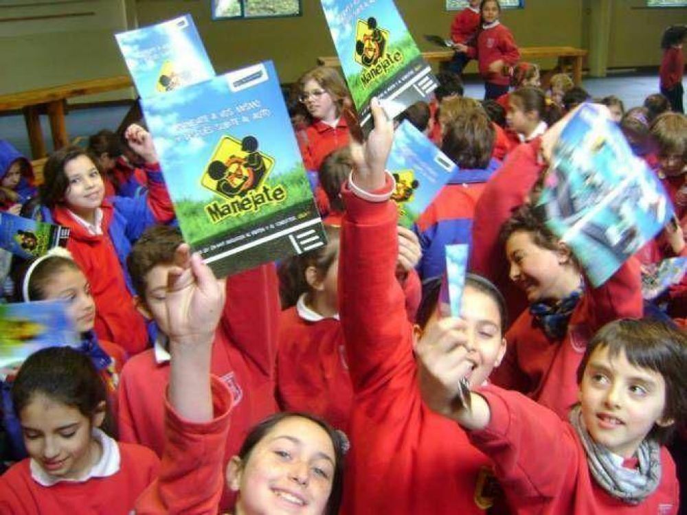 Manejate, sigue recorriendo escuelas