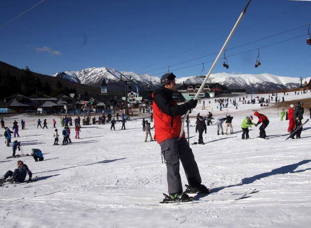M�s chicos de las primarias disfrutan del cerro