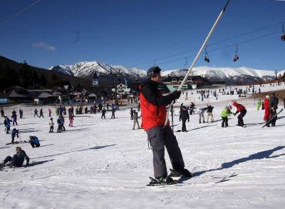 M�s chicos de las primarias disfrutan del cerro
