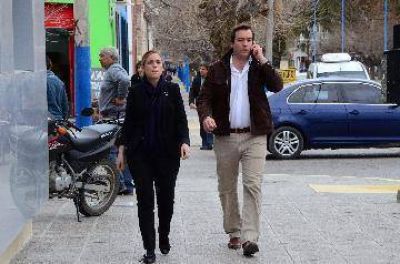 Cr�ticas a un gobierno "sin acci�n" y con colores asociados a empresas