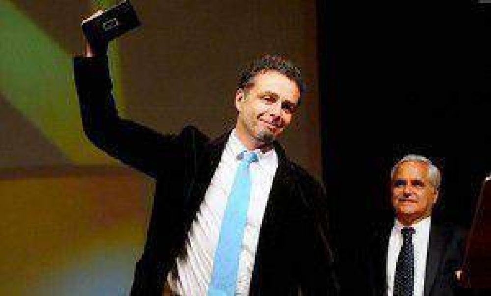 Fabi�n Mart�nez Siccardi, nacido en R�o Gallegos, ganador del premio Clar�n de Novela