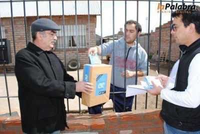 Vecinos votan para definir c�mo pintar el CIC de Villa Lynch