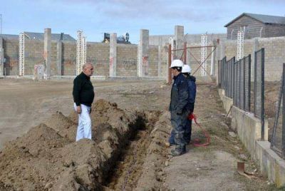 Inicio de obras de iluminaci�n en Tolhuin