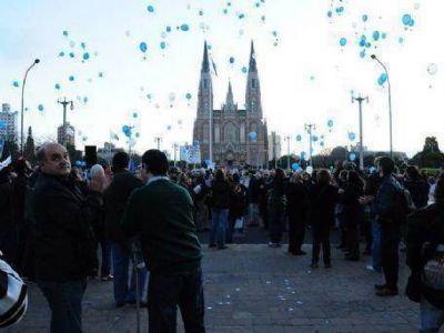 A seis meses del temporal, los vecinos de La Plata se movilizaron para pedir justicia