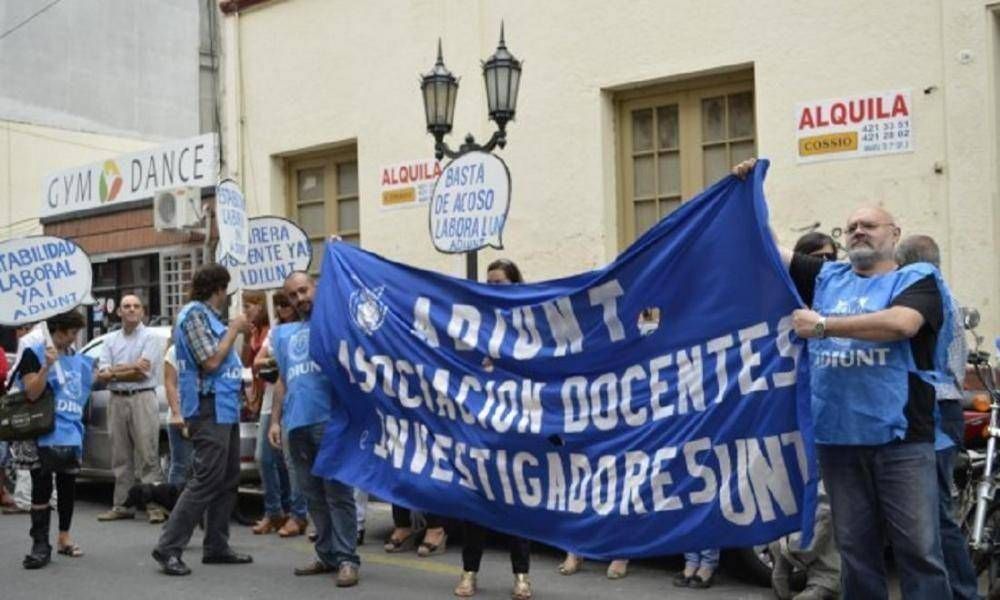 Docentes e Investigadores universitario cumplen un paro por 48 horas 