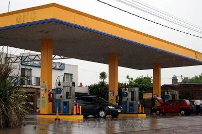 Una estaci�n de servicio tendr� seguridad y vuelve a abrir de noche
