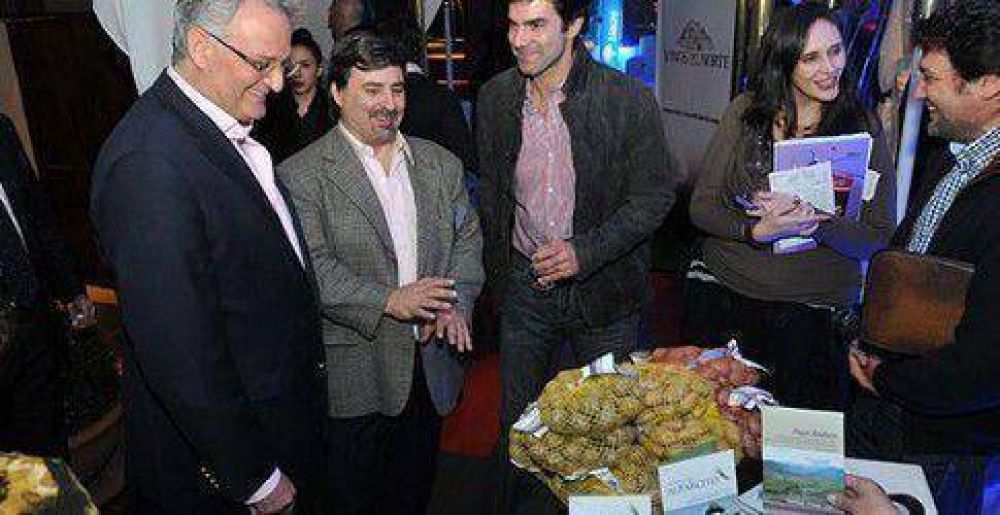 Juan Manuel Urtubey particip� de la primera jornada del Sal�n de Vinos de Altura en Buenos Aires